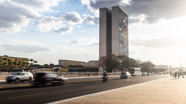 Brasil recurrirá a los mercados internacionales de deuda en dólares, euros y yuanes Brasil recurrirá a los mercados internacionales de deuda en dólares, euros y yuanes