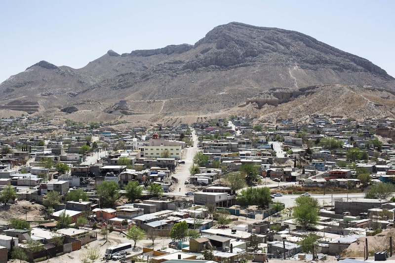 Edificios residenciales y comerciales en Ciudad Juárez, México. Edificios residenciales y comerciales en Ciudad Juárez, México.