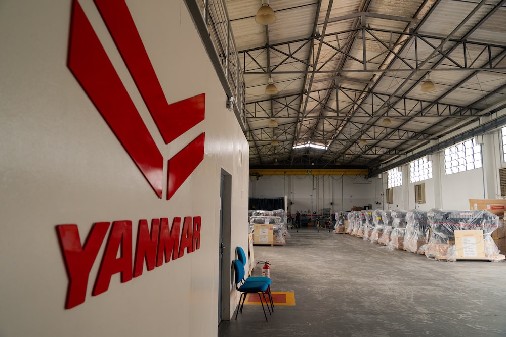 Galpão com motores em estoque da Yanmar em Manaus Galpão com motores em estoque da Yanmar em Manaus