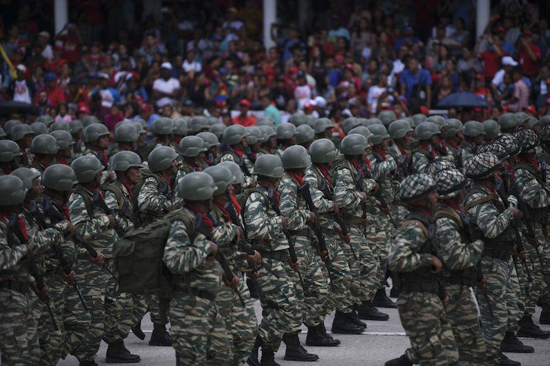 Venezuela: ONG denuncia aumento de participación militar en gabinete de Maduro. Venezuela: ONG denuncia aumento de participación militar en gabinete de Maduro.