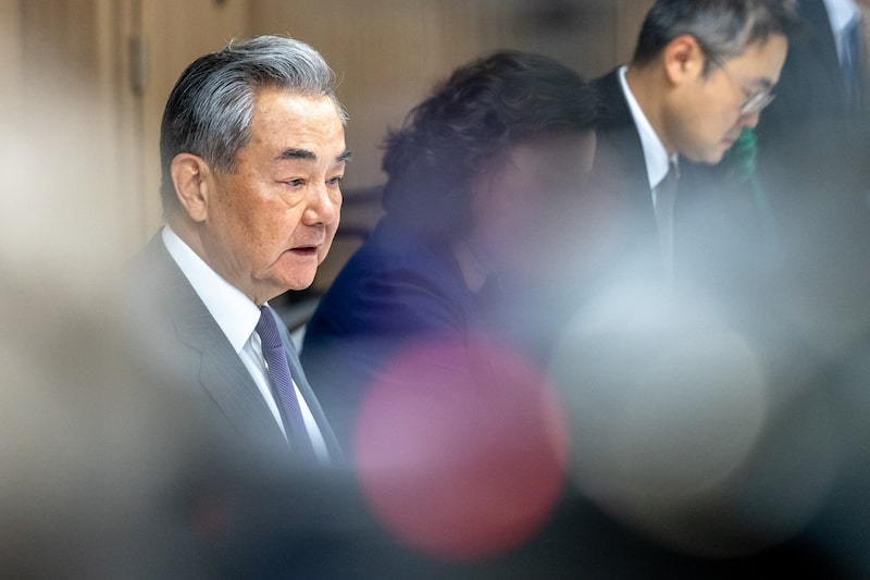 China condena los “inaceptables” ataques de Estados Unidos e Israel contra Irán. China condena los “inaceptables” ataques de Estados Unidos e Israel contra Irán.