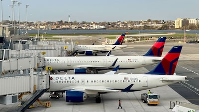 Dos jets regionales de Delta colisionan a baja velocidad en LaGuardia sin dejar heridos Dos jets regionales de Delta colisionan a baja velocidad en LaGuardia sin dejar heridos