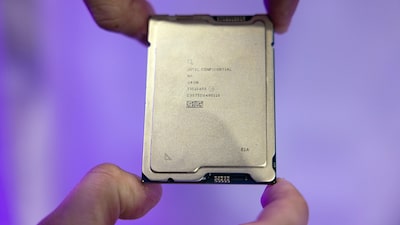 Intel consigue el compromiso de Google para utilizar chips Xeon en centros de datos Intel consigue el compromiso de Google para utilizar chips Xeon en centros de datos