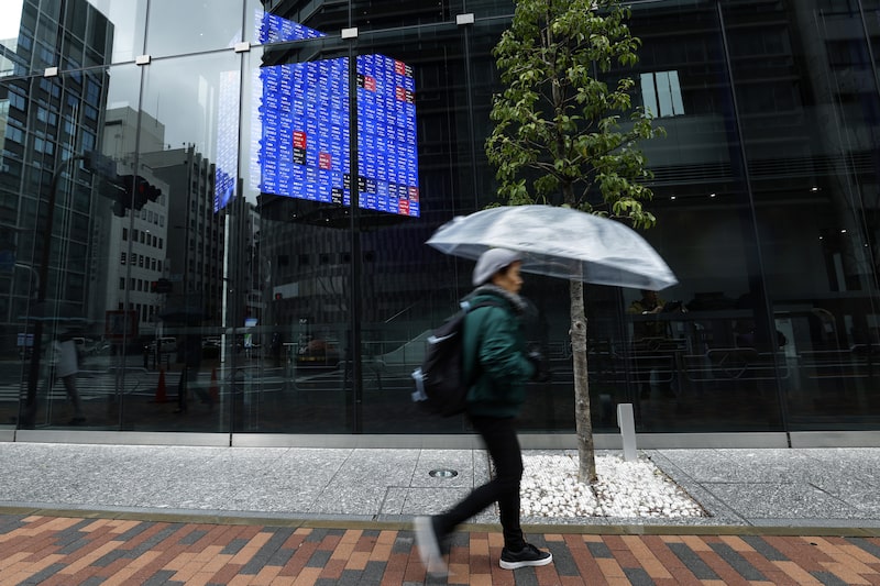 Un panel electrónico con la cotización bursátil en el interior del edificio Kabuto One en Tokio, Japón, el jueves 3 de abril de 2025. Un panel electrónico con la cotización bursátil en el interior del edificio Kabuto One en Tokio, Japón, el jueves 3 de abril de 2025.