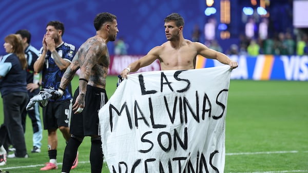 Bandera argentina con las Islas Malvinas: Reino Unido pide sanción a FIFA Bandera argentina con las Islas Malvinas: Reino Unido pide sanción a FIFA
