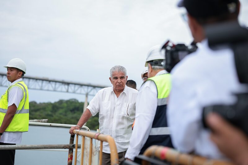 El presidente de José Raúl Mulino expone que cambios en las obras de cuarto puente sobre el Canal de Panamá generaron sobrecostos por US$1.800 millones. El presidente de José Raúl Mulino expone que cambios en las obras de cuarto puente sobre el Canal de Panamá generaron sobrecostos por US$1.800 millones.