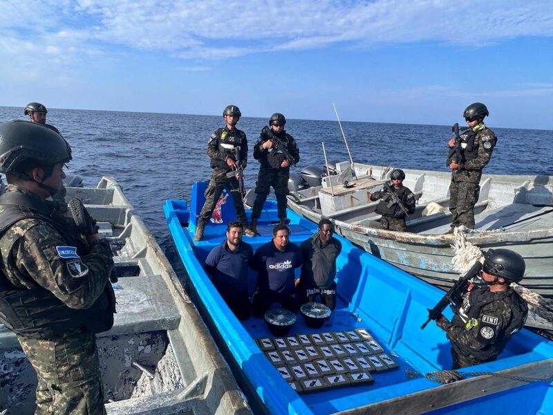 Bukele anuncia captura de 8 ecuatorianos y un colombiano implicados en narcotráfico Bukele anuncia captura de 8 ecuatorianos y un colombiano implicados en narcotráfico