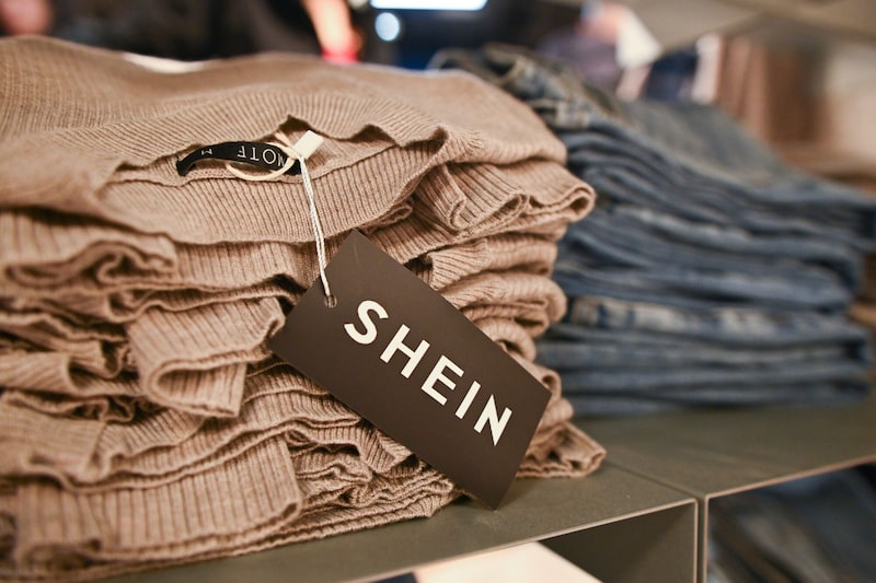 Ropa a la venta durante la inauguración de la primera tienda permanente de Shein Group. Ropa a la venta durante la inauguración de la primera tienda permanente de Shein Group.