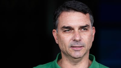 Flavio Bolsonaro obtiene estrecha ventaja sobre Lula en una segunda vuelta en Brasil: encuesta Flavio Bolsonaro obtiene estrecha ventaja sobre Lula en una segunda vuelta en Brasil: encuesta