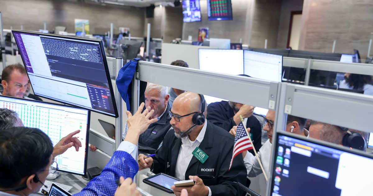 Wall Street cae por presión tecnológica y sanciones contra Irán