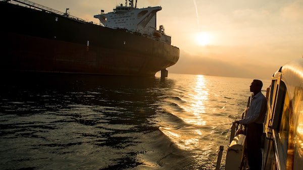 Trump ofrece seguros y escolta naval para el transporte de petróleo por el estrecho de Ormuz Trump ofrece seguros y escolta naval para el transporte de petróleo por el estrecho de Ormuz