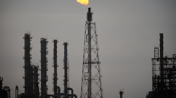 Trump amenaza con imponer aranceles a países que suministran petróleo a Cuba Trump amenaza con imponer aranceles a países que suministran petróleo a Cuba