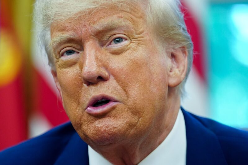 Trump insta a Ucrania a que acepte reunirse con Putin sin un alto el fuego. Trump insta a Ucrania a que acepte reunirse con Putin sin un alto el fuego.