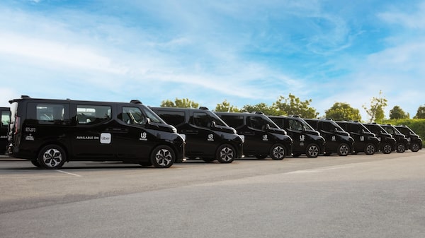 Uber começa a oferecer viagens sem motorista em Abu Dhabi com veículos da WeRide Uber começa a oferecer viagens sem motorista em Abu Dhabi com veículos da WeRide