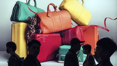 LVMH sale del top 10 bursátil europeo y pierde el título de la empresa más valiosa de Francia LVMH sale del top 10 bursátil europeo y pierde el título de la empresa más valiosa de Francia