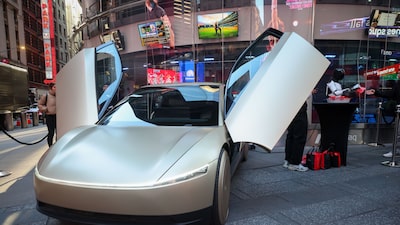 Musk lanza el Cybercab, un auto sin volante ni pedales, mientras las acciones de Tesla caen 21% en el año Musk lanza el Cybercab, un auto sin volante ni pedales, mientras las acciones de Tesla caen 21% en el año