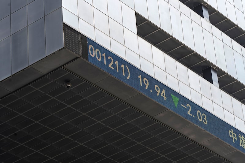 Cotizaciones bursátiles en las pantallas de la Bolsa de Shenzhen, en Shenzhen (China). Cotizaciones bursátiles en las pantallas de la Bolsa de Shenzhen, en Shenzhen (China).