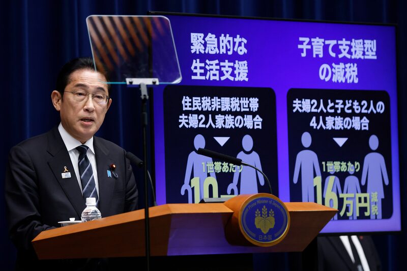 Fumio Kishida, primeiro-ministro do Japão, anuncia medidas de estímulo para a economia local (Foto: Kiyoshi Ota/Bloomberg) Fumio Kishida, primeiro-ministro do Japão, anuncia medidas de estímulo para a economia local (Foto: Kiyoshi Ota/Bloomberg)