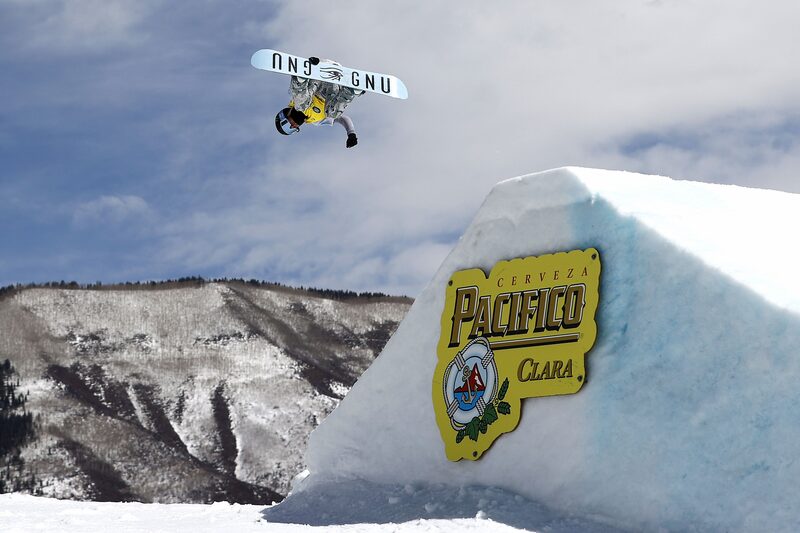 Jamie Anderson, de EE.UU. compite en la final femenina de snowboard slopestyle durante el tercer día de la Copa del Mundo Land Rover U.S. Grand Prix en la estación de esquí de Buttermilk, el 20 de marzo de 21 en Aspen, Colorado. (Foto de Tom Pennington/Getty Images) Jamie Anderson, de EE.UU. compite en la final femenina de snowboard slopestyle durante el tercer día de la Copa del Mundo Land Rover U.S. Grand Prix en la estación de esquí de Buttermilk, el 20 de marzo de 21 en Aspen, Colorado. (Foto de Tom Pennington/Getty Images)