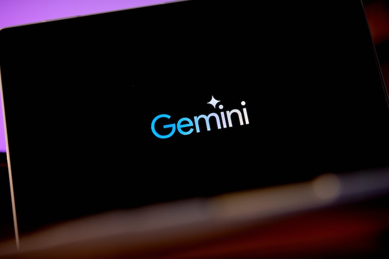 Esta actualización supone la primera vez que Google lleva Gemini a televisores de terceros con su sistema operativo, como los de Sony Group Corp (SONY), Hisense Home Appliances Group Co y TCL Technology Group Corp. Esta actualización supone la primera vez que Google lleva Gemini a televisores de terceros con su sistema operativo, como los de Sony Group Corp (SONY), Hisense Home Appliances Group Co y TCL Technology Group Corp.