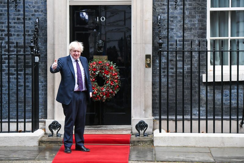 Boris Johnson, primer ministro del Reino Unido, se prepara para saludar a Hassanal Bolkiah, sultán de Brunei, en el número 10 de Downing Street en Londres, Reino Unido, el viernes 3 de diciembre de 2021. Fotógrafo: Chris J. Ratcliffe/Bloomberg Boris Johnson, primer ministro del Reino Unido, se prepara para saludar a Hassanal Bolkiah, sultán de Brunei, en el número 10 de Downing Street en Londres, Reino Unido, el viernes 3 de diciembre de 2021. Fotógrafo: Chris J. Ratcliffe/Bloomberg