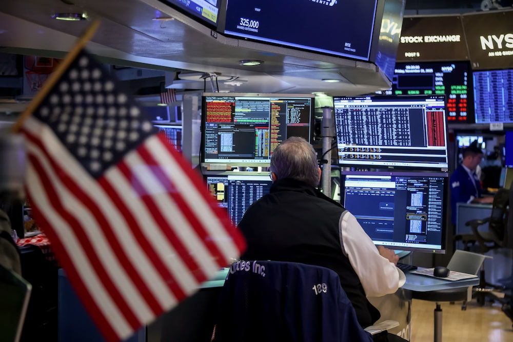 Traders At The New York Stock Exchange As Stocks Stage Comeback At The End Of A Jittery Week Traders At The New York Stock Exchange As Stocks Stage Comeback At The End Of A Jittery Week