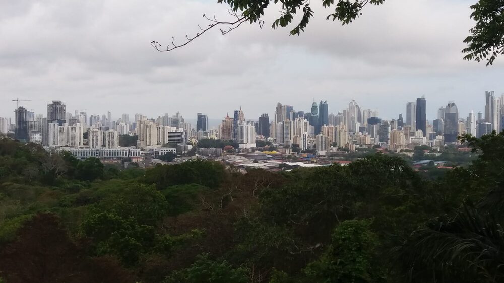 Vista de la ciudad de Panamá desde el Parque Natural Metropolitano. Vista de la ciudad de Panamá desde el Parque Natural Metropolitano.