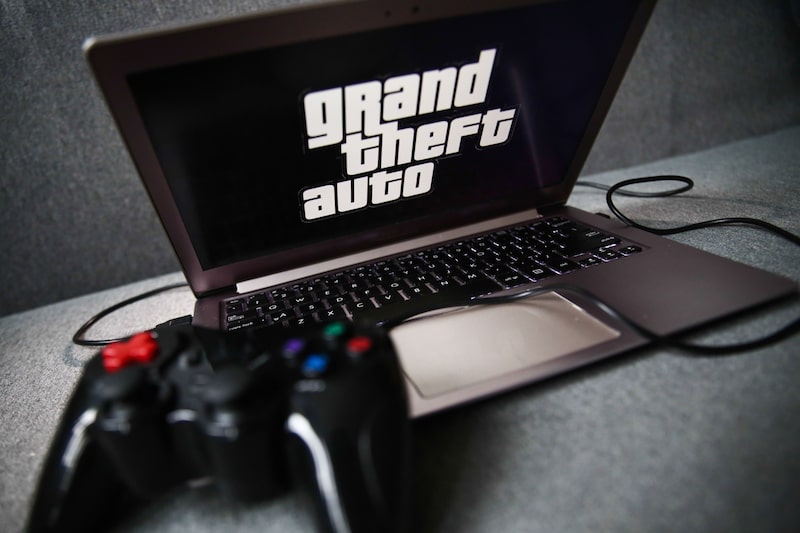 Grand Theft Auto en una pantalla Grand Theft Auto en una pantalla