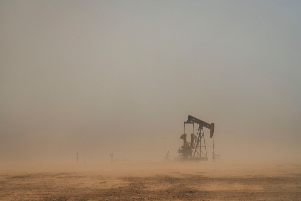 Una bomba de extracción de petróleo en el condado de Martin, Texas, EE.UU. Una bomba de extracción de petróleo en el condado de Martin, Texas, EE.UU.