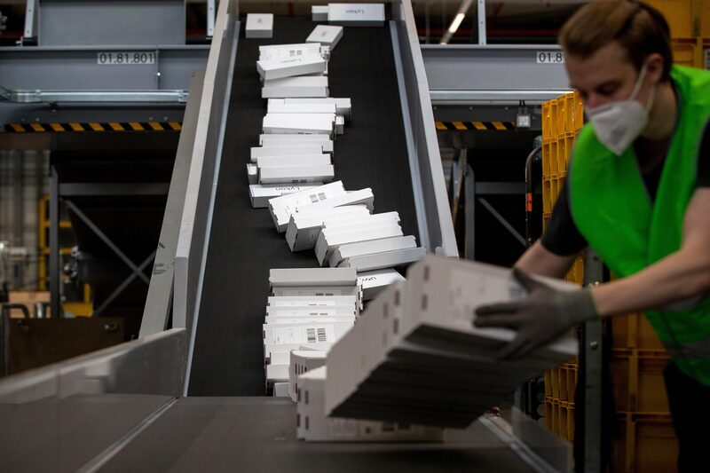 Governo dos EUA enviam cheques para americanos mortos Governo dos EUA enviam cheques para americanos mortos