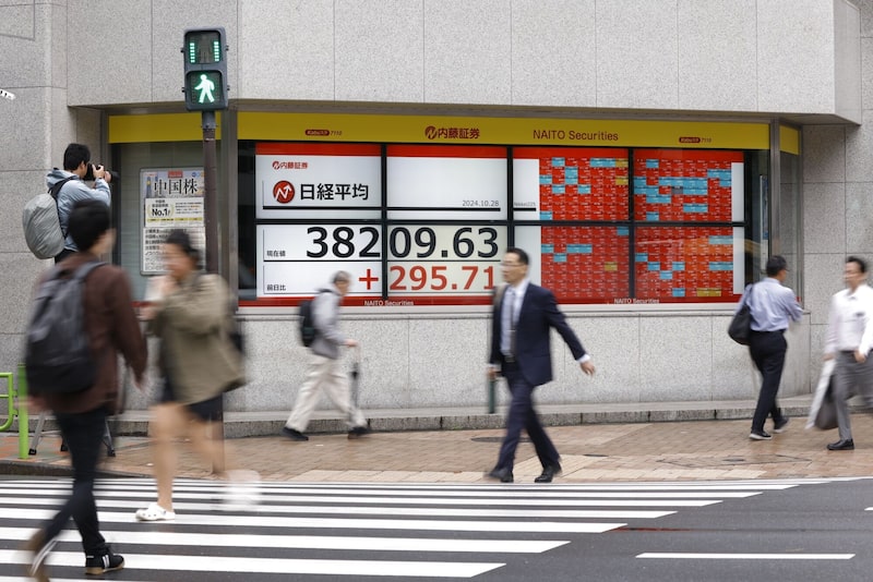 Las acciones asiáticas cayeron el viernes debido a que los inversores frenaron el apetito por el riesgo antes de la reunión de la Fed. Las acciones asiáticas cayeron el viernes debido a que los inversores frenaron el apetito por el riesgo antes de la reunión de la Fed.