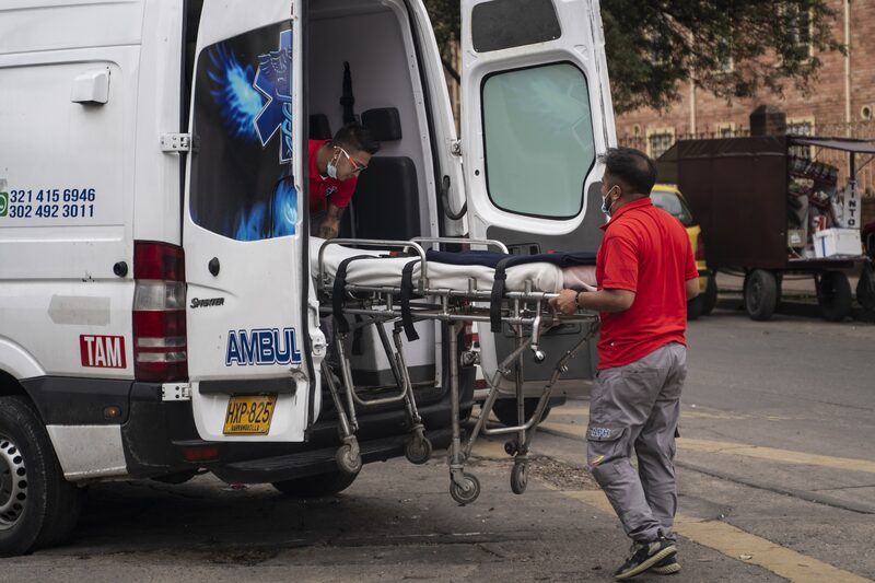 La crisis sanitaria se agrava en Colombia con el cierre de unidades hospitalarias. La crisis sanitaria se agrava en Colombia con el cierre de unidades hospitalarias.