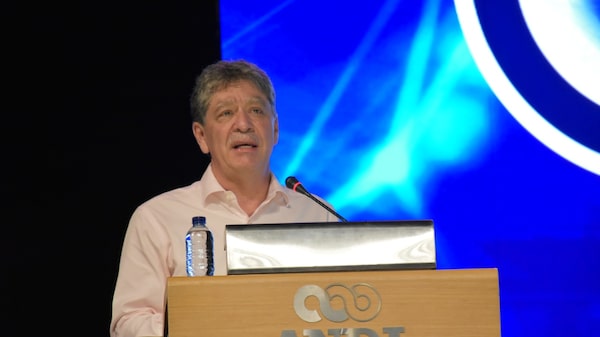 Bruce Mac Master renuncia a la ANDI: “los esfuerzos para abrir espacios de diálogo fueron infructuosos” Bruce Mac Master renuncia a la ANDI: “los esfuerzos para abrir espacios de diálogo fueron infructuosos”