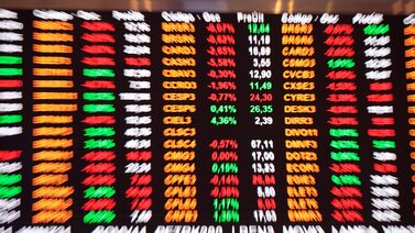 Ibovespa recua em dia de correção global após recordes; dólar sobe a R$ 5,39 Ibovespa recua em dia de correção global após recordes; dólar sobe a R$ 5,39