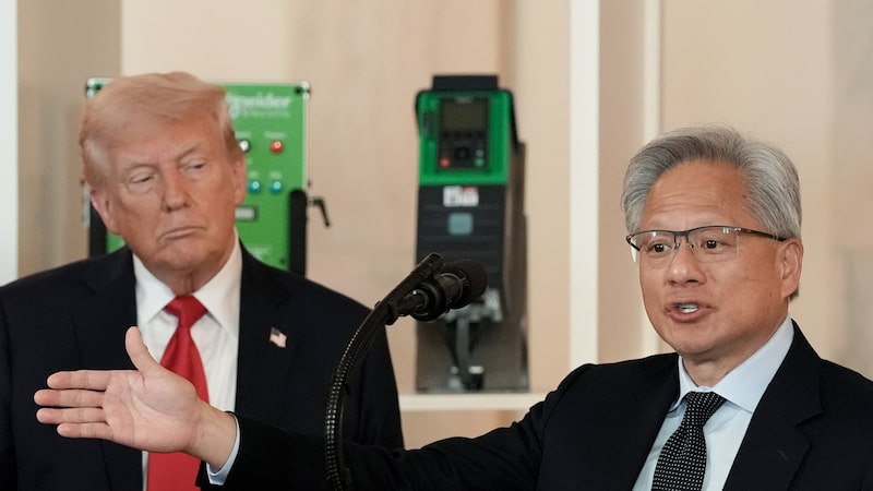 Com aval de Trump, Nvidia pode voltar a exportar chip de IA H200 para a China Com aval de Trump, Nvidia pode voltar a exportar chip de IA H200 para a China