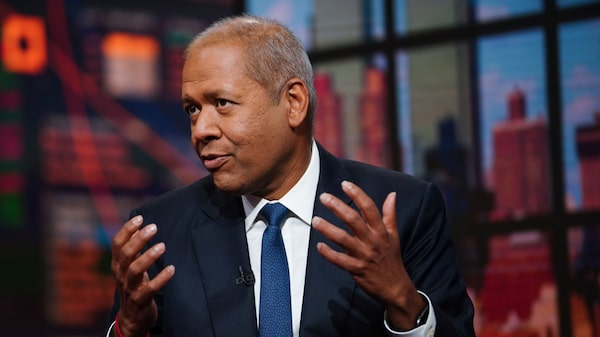 Barclays recortará cientos de puestos de trabajo en su banca de inversión y comercial Barclays recortará cientos de puestos de trabajo en su banca de inversión y comercial