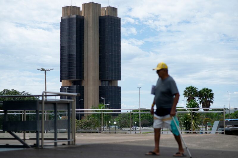 Brazil Real Caps 21% Yearly Rout Despite Central Bank Push Brazil Real Caps 21% Yearly Rout Despite Central Bank Push