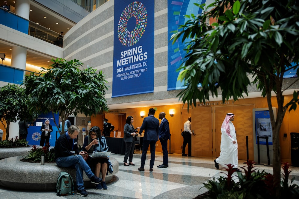 La reestructuración de deuda siempre ha sido un proceso complicado que involucra acuerdos con el FMI, los Tesoros extranjeros e inversores privados. La reestructuración de deuda siempre ha sido un proceso complicado que involucra acuerdos con el FMI, los Tesoros extranjeros e inversores privados.