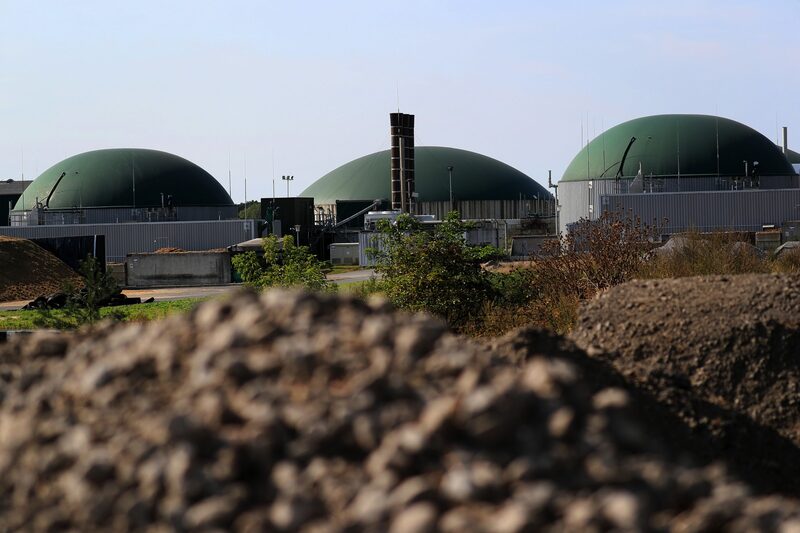 Los aerogeneradores y la energía de la biomasa se sitúan en el punto de mira de la energía verde alemana, que alcanza niveles récord Los aerogeneradores y la energía de la biomasa se sitúan en el punto de mira de la energía verde alemana, que alcanza niveles récord