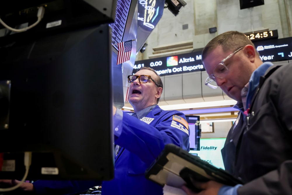 Traders At The New York Stock Exchange As Stocks Stage Comeback At The End Of A Jittery Week Traders At The New York Stock Exchange As Stocks Stage Comeback At The End Of A Jittery Week