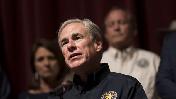 Al menos 40 migrantes fueron hallados muertos en un camión en Texas Al menos 40 migrantes fueron hallados muertos en un camión en Texas