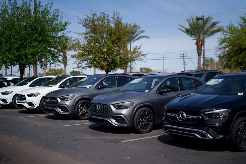 O CFO da Mercedes, Harald Wilhelm, disse que as tarifas reduziriam a margem de lucro da empresa em 300 pontos-base este ano O CFO da Mercedes, Harald Wilhelm, disse que as tarifas reduziriam a margem de lucro da empresa em 300 pontos-base este ano