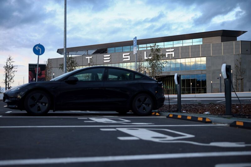 Tesla suspenderá la producción de su planta alemana debido al conflicto en el Mar Rojo, según Reuters Tesla suspenderá la producción de su planta alemana debido al conflicto en el Mar Rojo, según Reuters