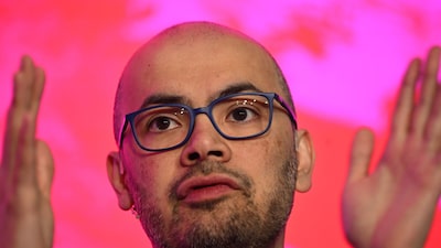 El CEO de DeepMind advierte sobre los riesgos de la IA y pide cooperación global El CEO de DeepMind advierte sobre los riesgos de la IA y pide cooperación global