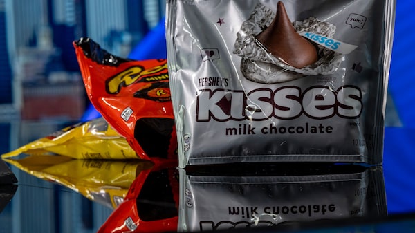 Hershey supera la expectativa de ganancias gracias al alza de precios, pero sus acciones retroceden Hershey supera la expectativa de ganancias gracias al alza de precios, pero sus acciones retroceden