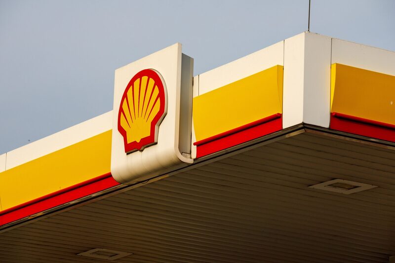 Shell niega conversaciones para adquirir a BP pese a rumores del mercado.  Shell niega conversaciones para adquirir a BP pese a rumores del mercado.
