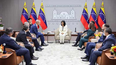 Estados Unidos y Venezuela formalizan en Caracas su histórico acuerdo petrolero Estados Unidos y Venezuela formalizan en Caracas su histórico acuerdo petrolero