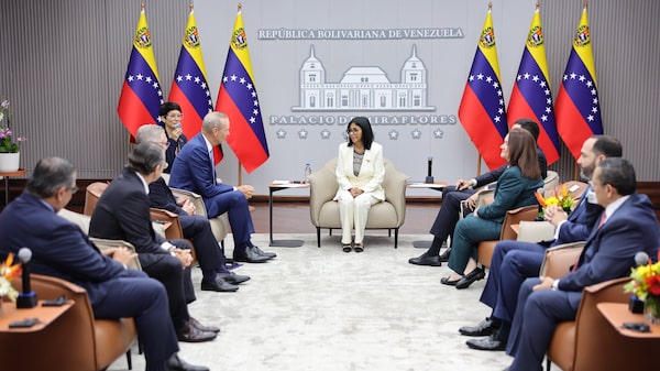 Estados Unidos y Venezuela formalizan en Caracas su histórico acuerdo petrolero Estados Unidos y Venezuela formalizan en Caracas su histórico acuerdo petrolero