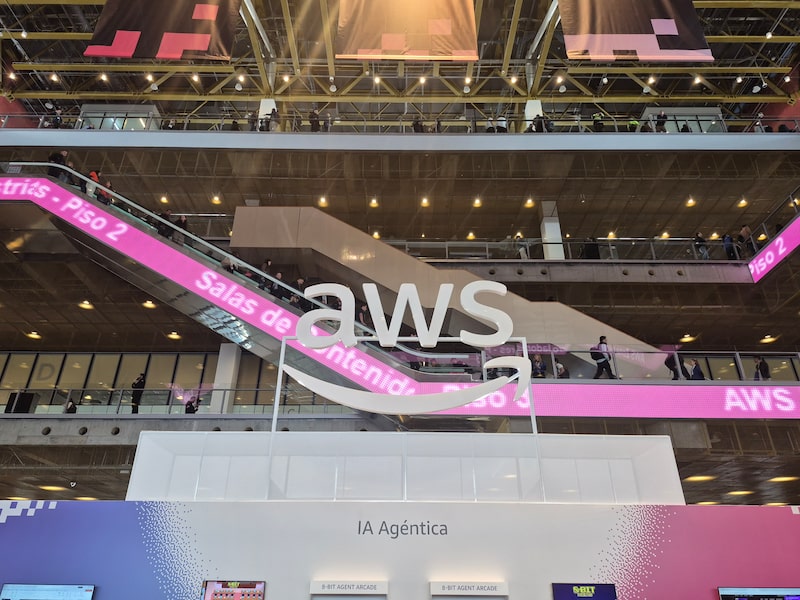 AWS Summit Bogotá. AWS Summit Bogotá.