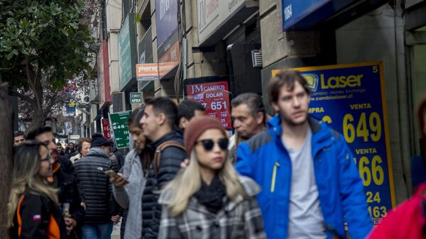 Alza del dólar en Chile: ¿Subirá más y a quiénes afectará? Alza del dólar en Chile: ¿Subirá más y a quiénes afectará?